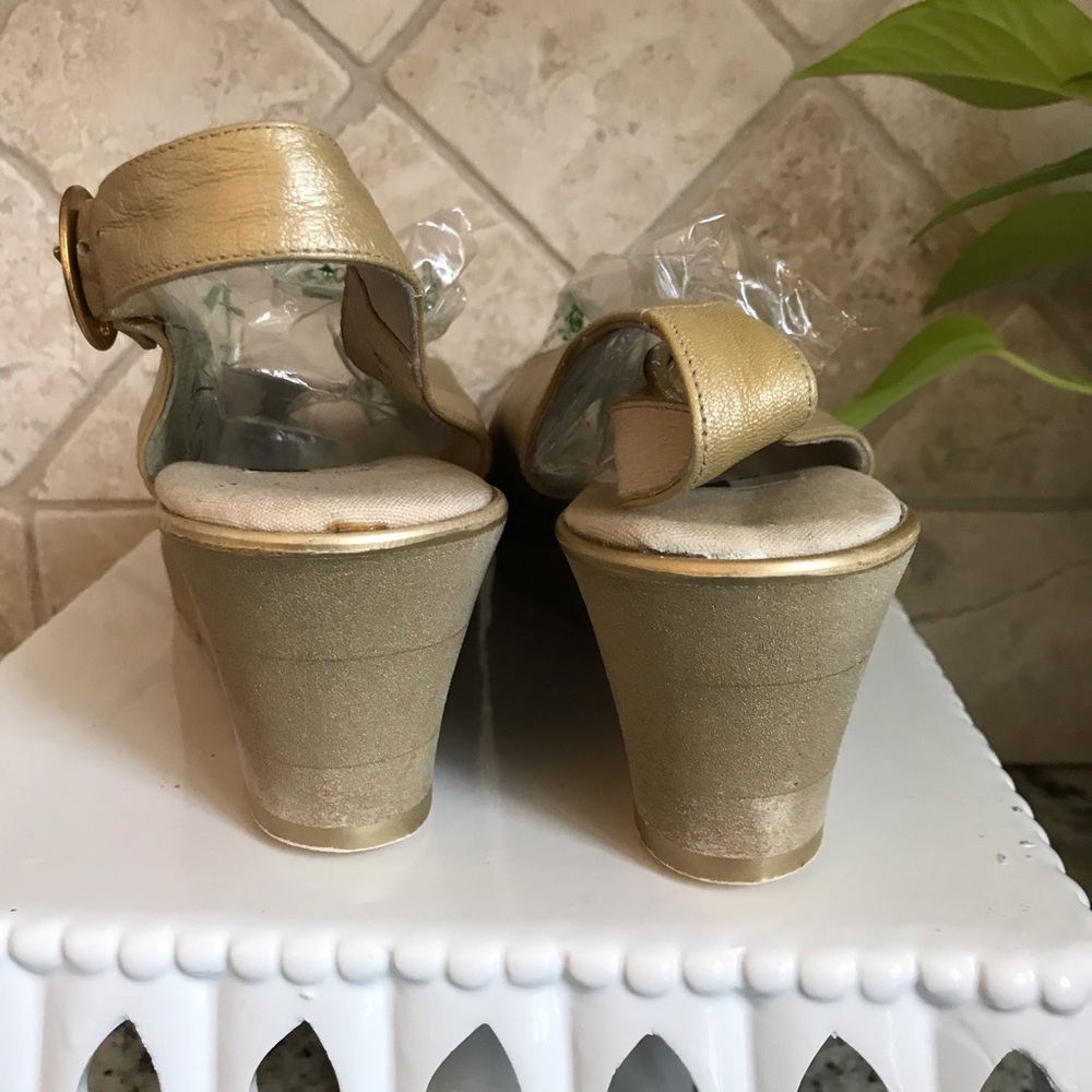 Andre’ Assous Featherweights Peep Toe - image 7